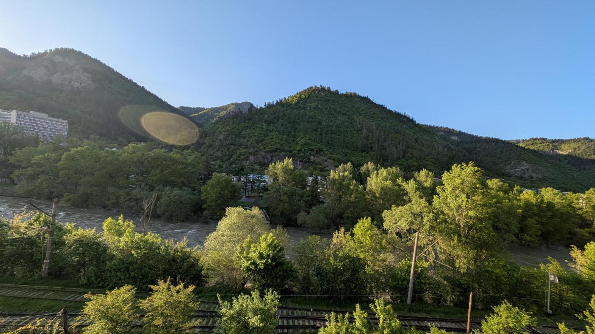 Gari'S Apartment Next To Borjomi Central Park Exterior photo